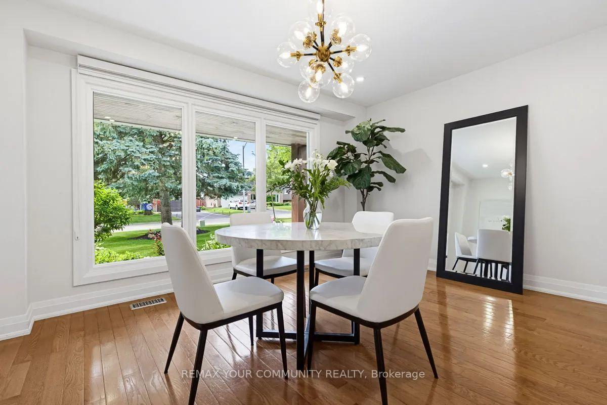 Photo 7 of 18 Oak Lea Circle, Markham, Markham Village — HOMEH