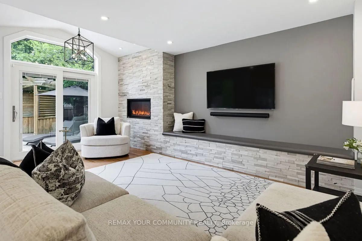 Photo 16 of 18 Oak Lea Circle, Markham, Markham Village — HOMEH