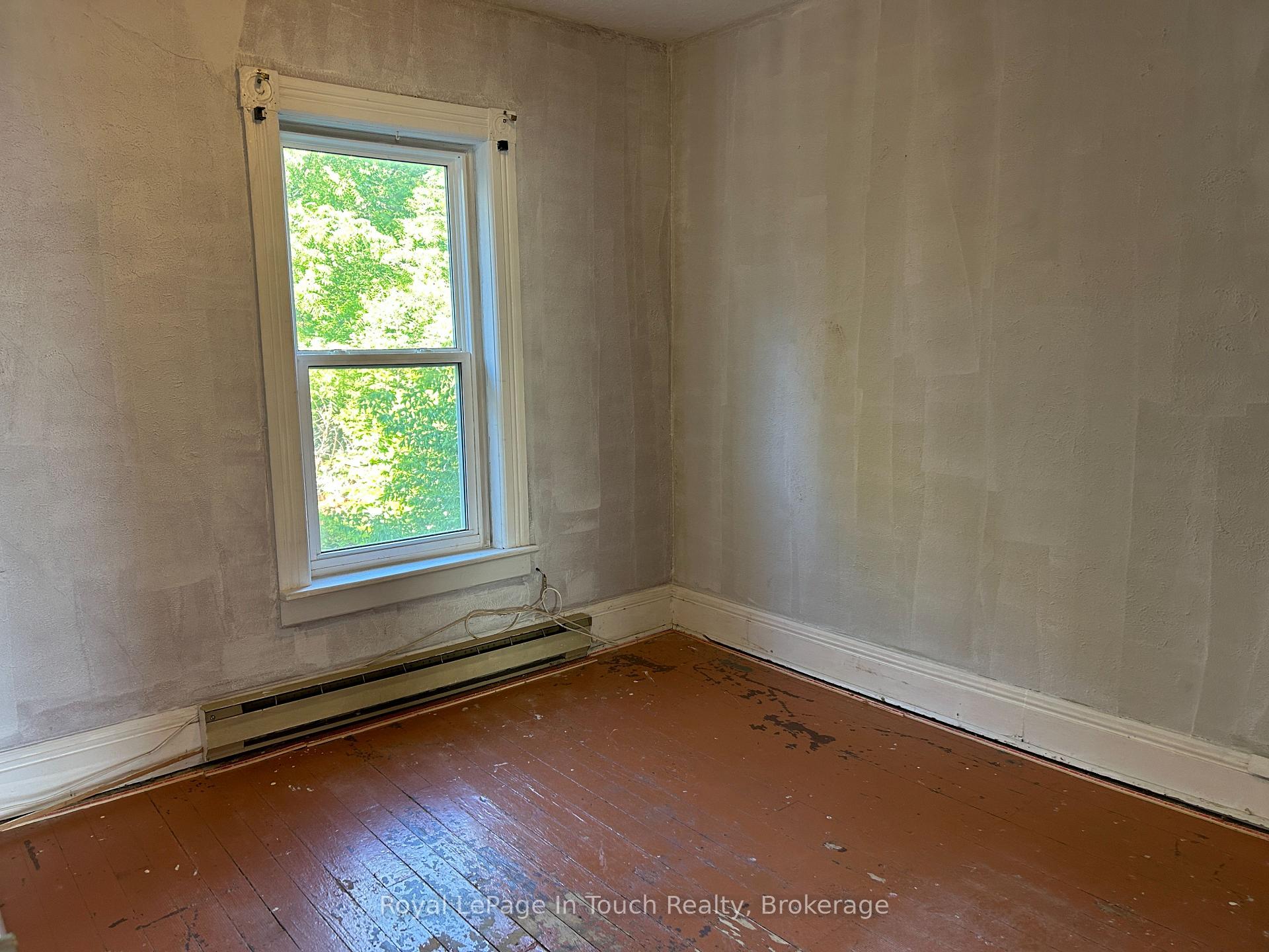 Photo 7 of 98 Fourth Street, Midland — HOMEH