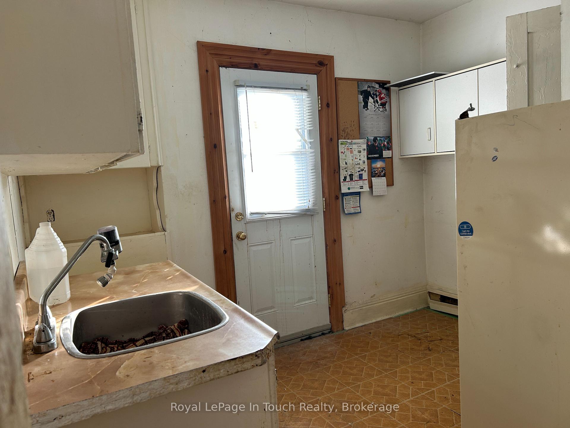 Photo 9 of 98 Fourth Street, Midland — HOMEH