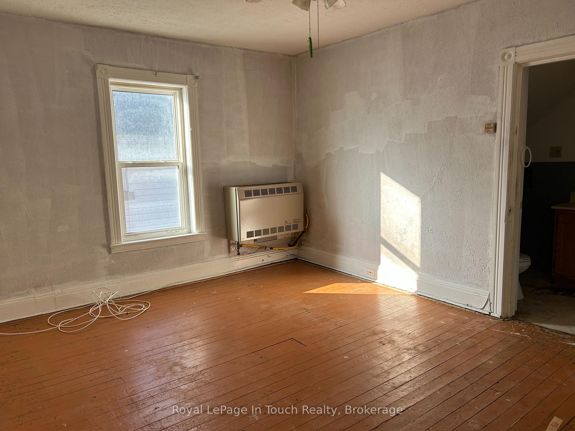 Photo 10 of 98 Fourth Street, Midland — HOMEH