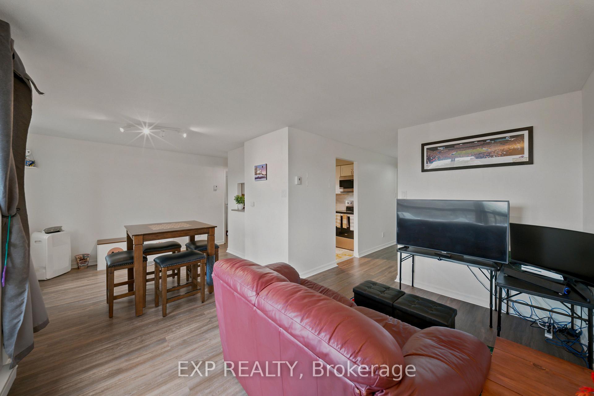 Photo 2 of Unit 401, 222 Guigues Avenue, Ottawa, Lower Town/Byward Market — HOMEH