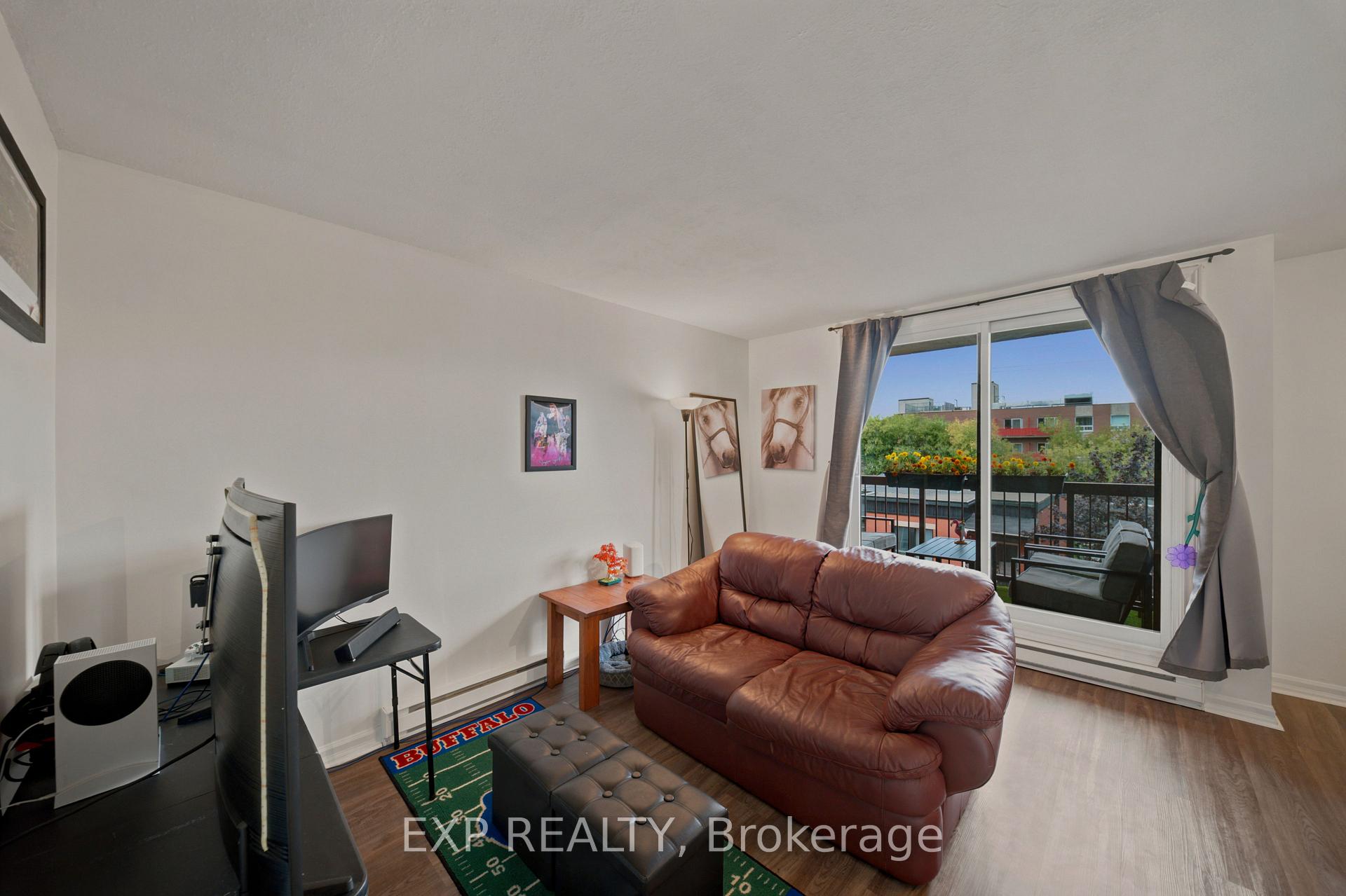 Photo 3 of Unit 401, 222 Guigues Avenue, Ottawa, Lower Town/Byward Market — HOMEH