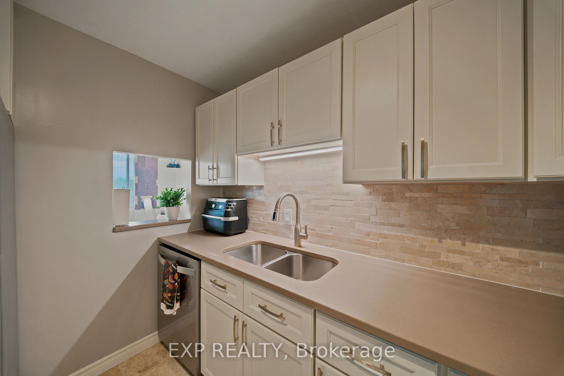 Photo 6 of Unit 401, 222 Guigues Avenue, Ottawa, Lower Town/Byward Market — HOMEH