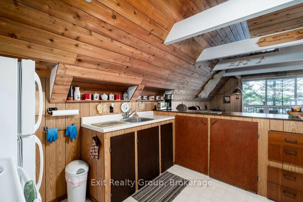 Photo 8 of 2010 Shabomeka Lake, Frontenac, Frontenac North — HOMEH