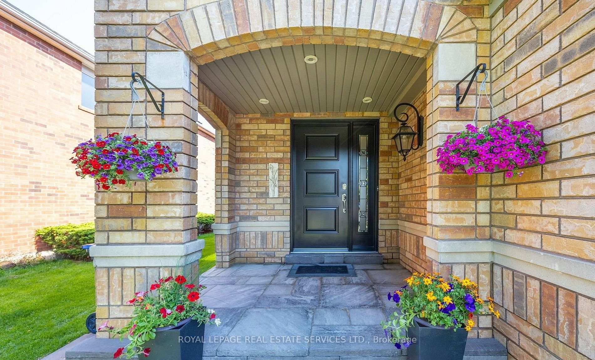 Photo 2 of 5859 Chalfont Crescent, Mississauga, Churchill Meadows — HOMEH