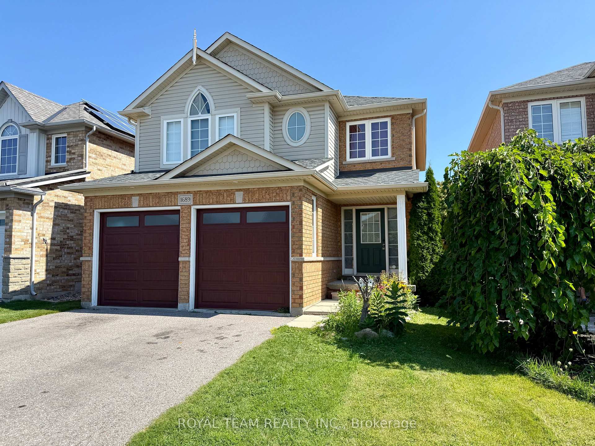 Photo 1 of 1689 Whitestone Drive, Oshawa, Samac — HOMEH