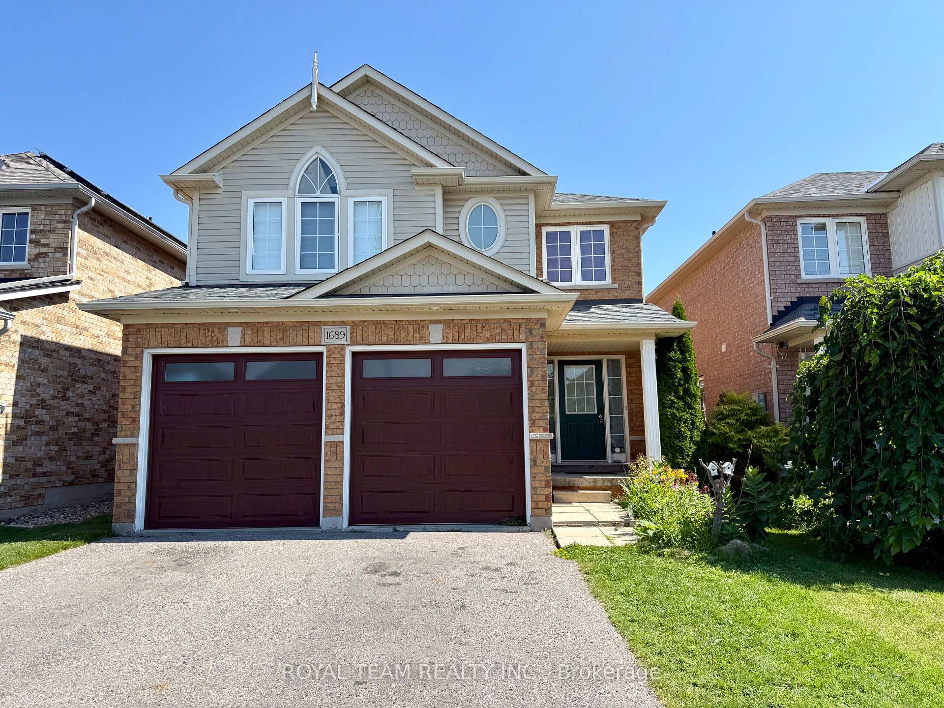 Photo 2 of 1689 Whitestone Drive, Oshawa, Samac — HOMEH