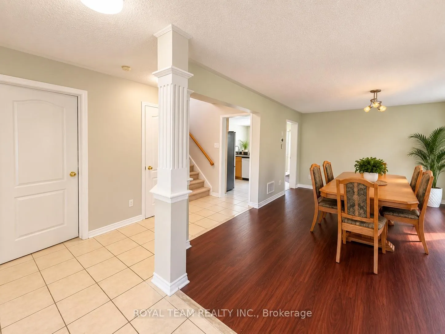 Photo 4 of 1689 Whitestone Drive, Oshawa, Samac — HOMEH