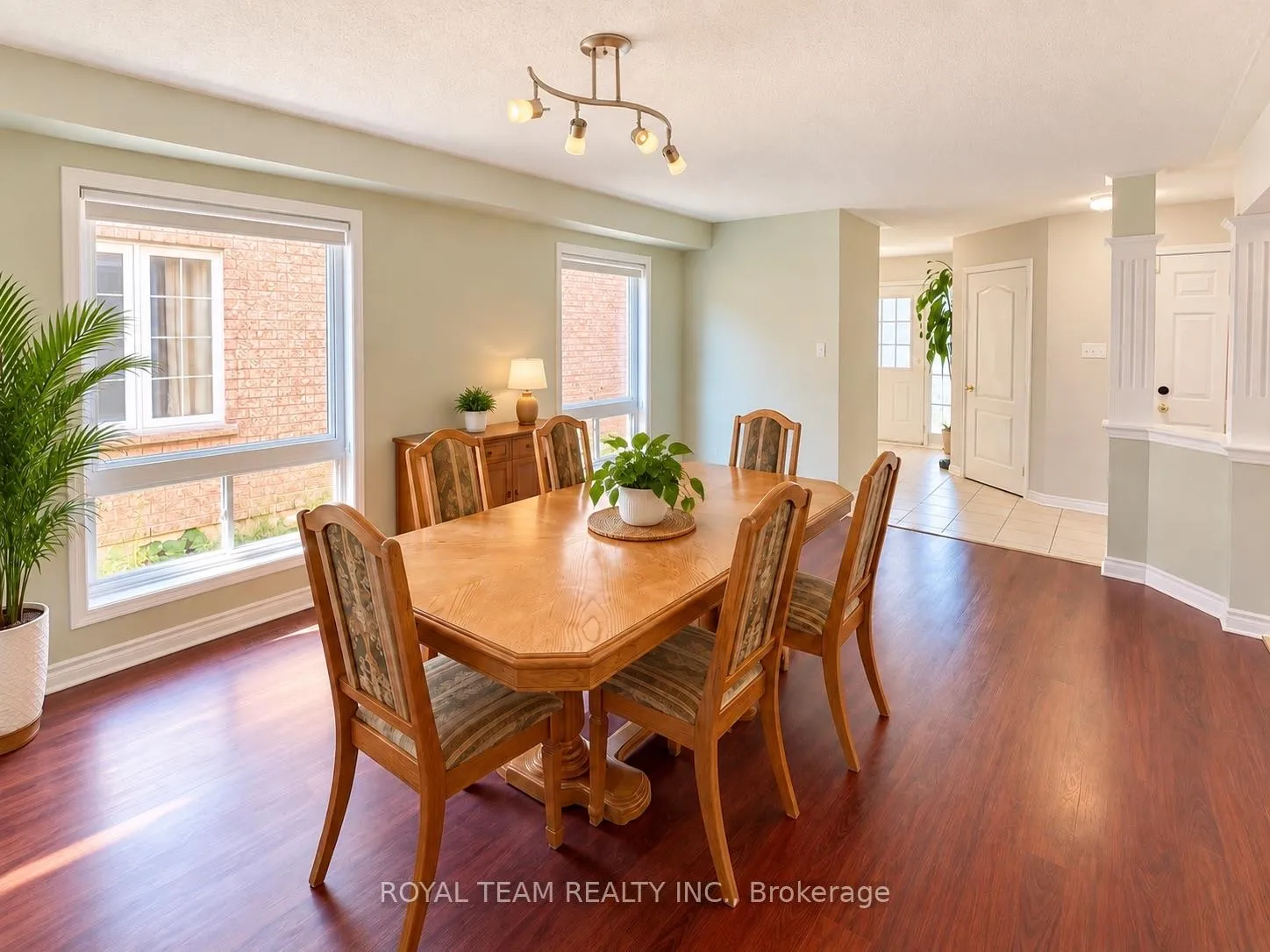Photo 5 of 1689 Whitestone Drive, Oshawa, Samac — HOMEH