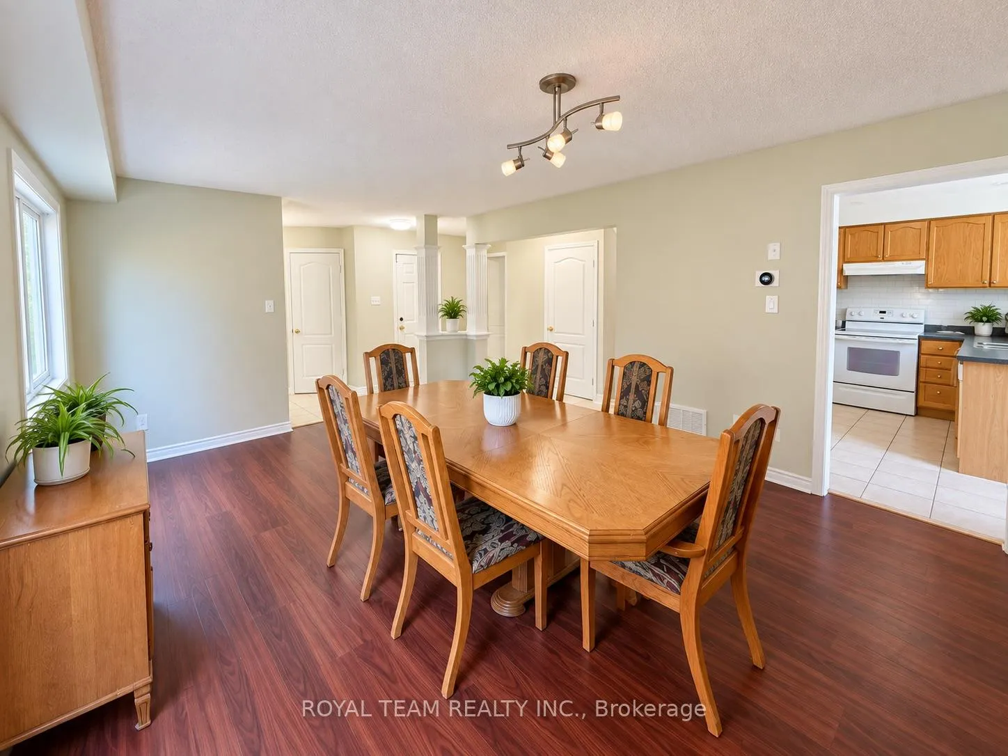 Photo 6 of 1689 Whitestone Drive, Oshawa, Samac — HOMEH
