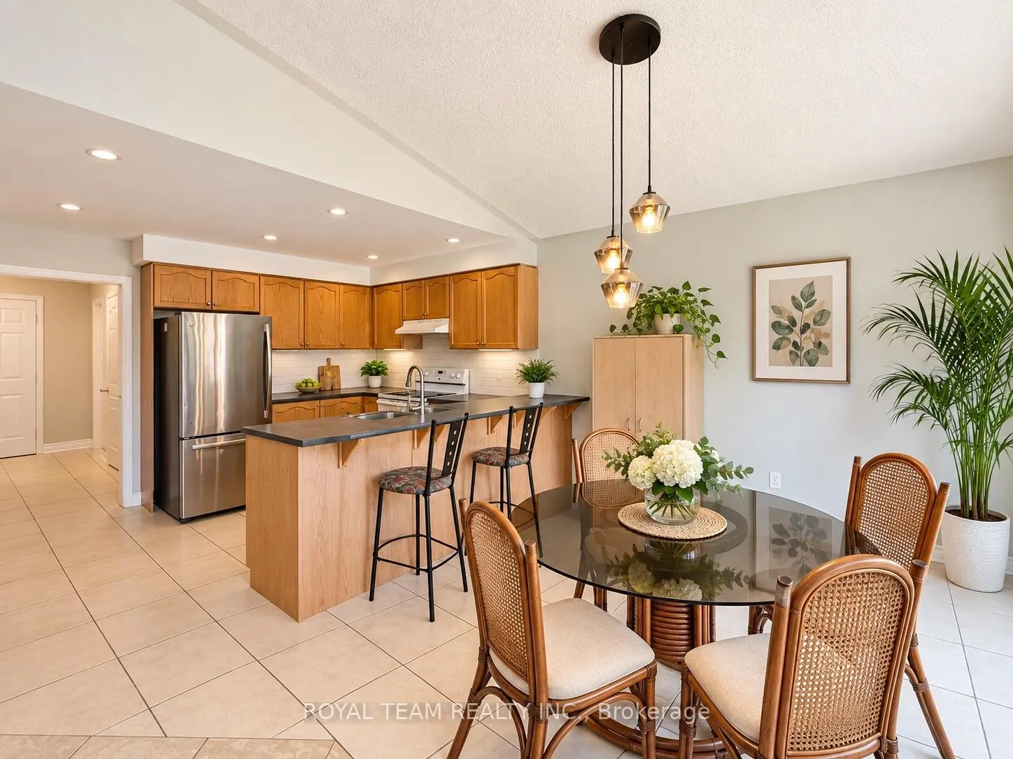 Photo 7 of 1689 Whitestone Drive, Oshawa, Samac — HOMEH