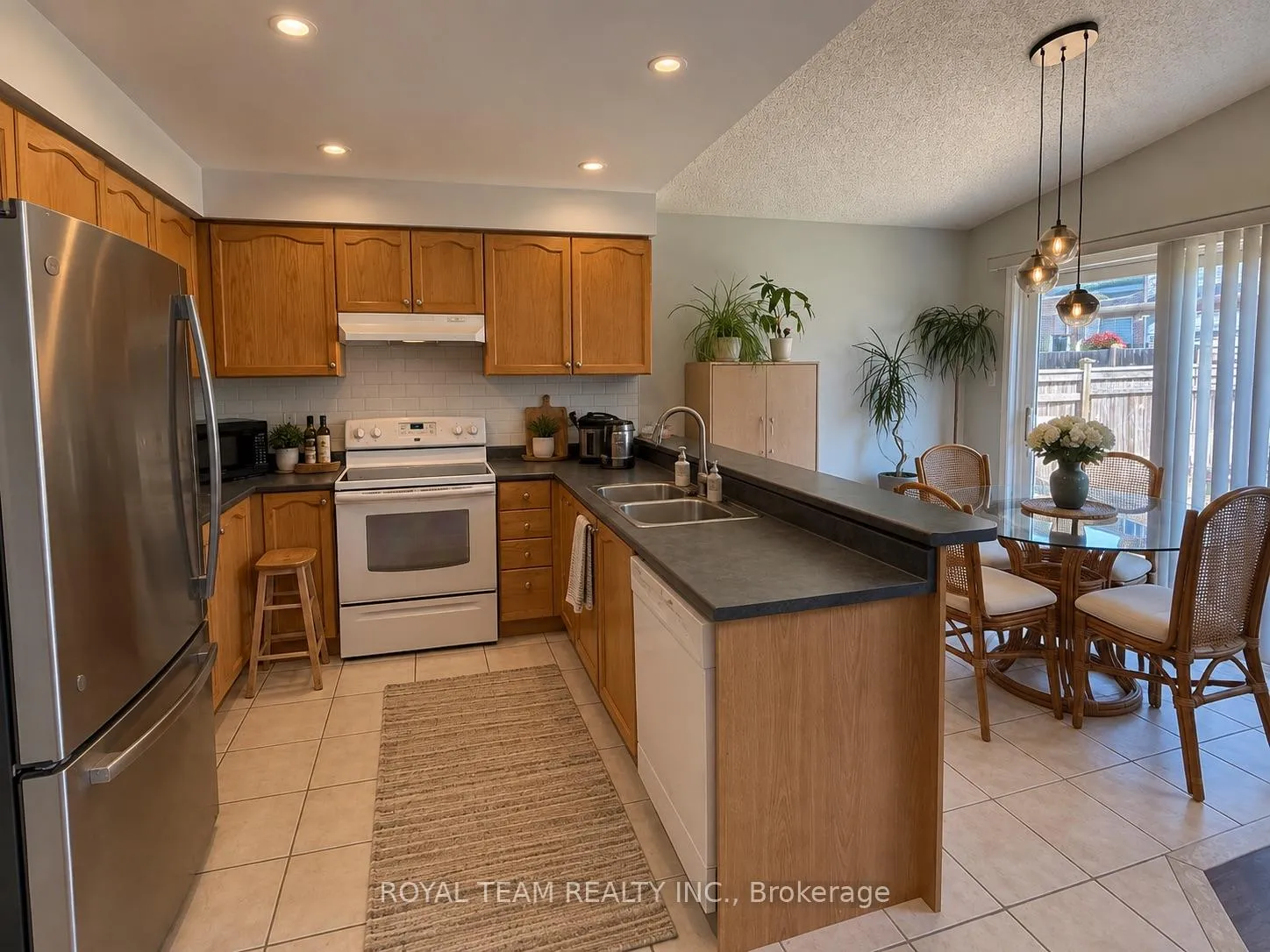 Photo 8 of 1689 Whitestone Drive, Oshawa, Samac — HOMEH