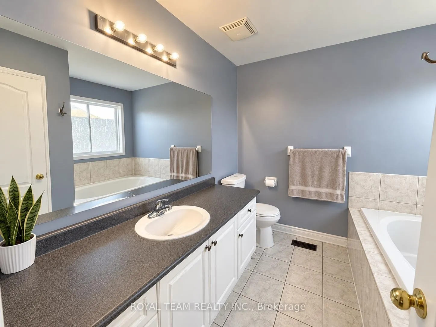 Photo 13 of 1689 Whitestone Drive, Oshawa, Samac — HOMEH