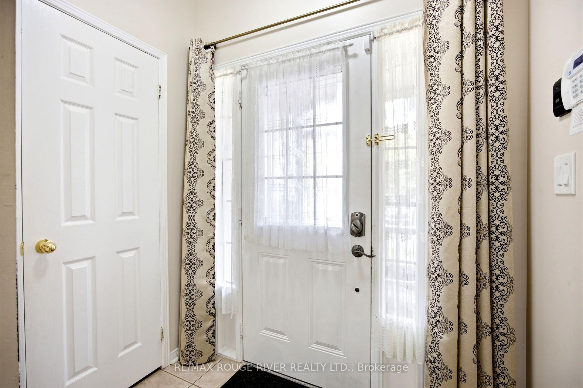 Photo 4 of 37 Michaelman Road, Ajax, South East — HOMEH