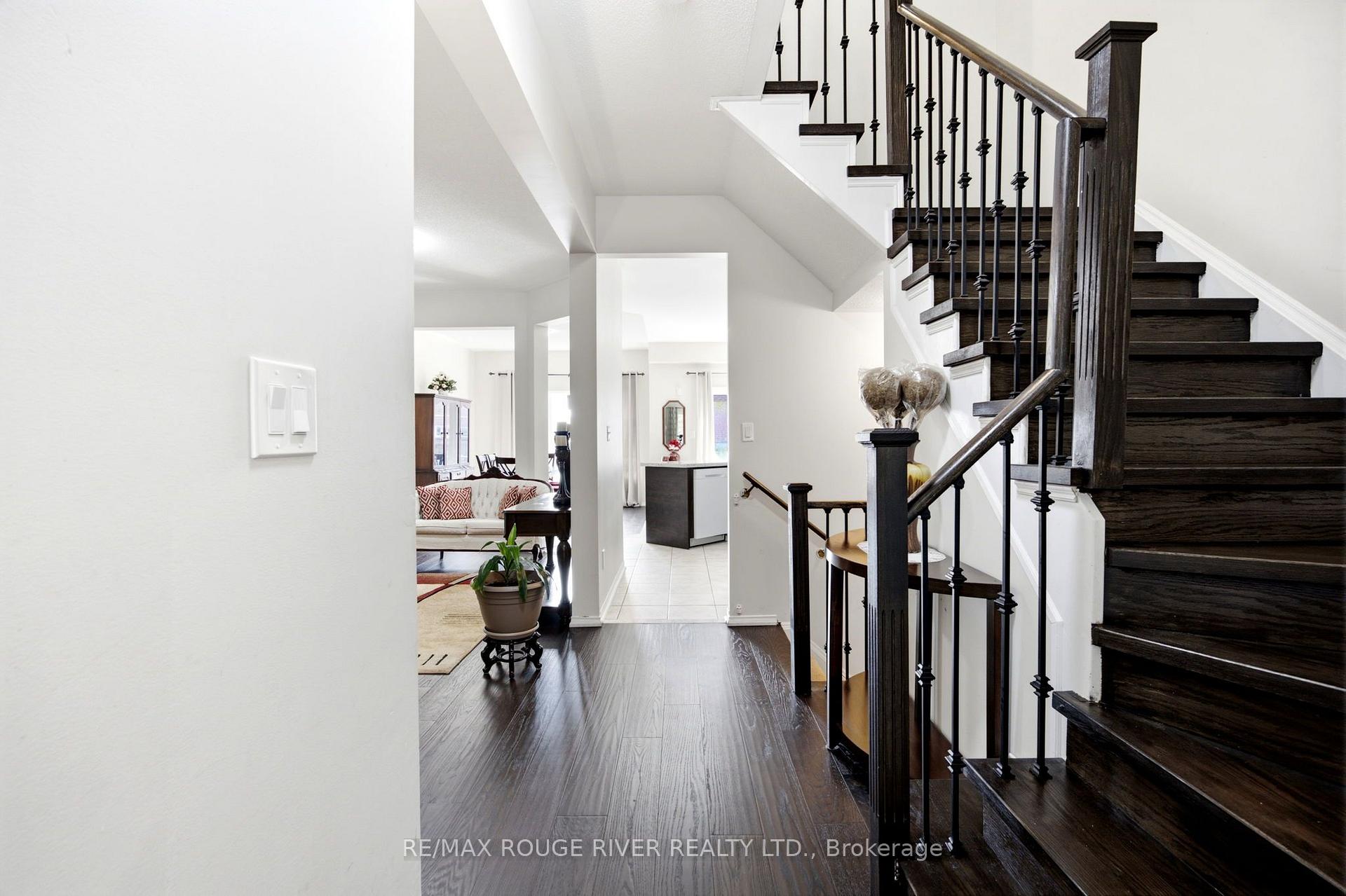 Photo 7 of 37 Michaelman Road, Ajax, South East — HOMEH