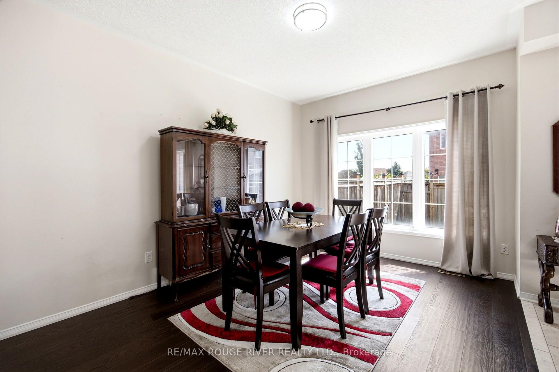 Photo 11 of 37 Michaelman Road, Ajax, South East — HOMEH
