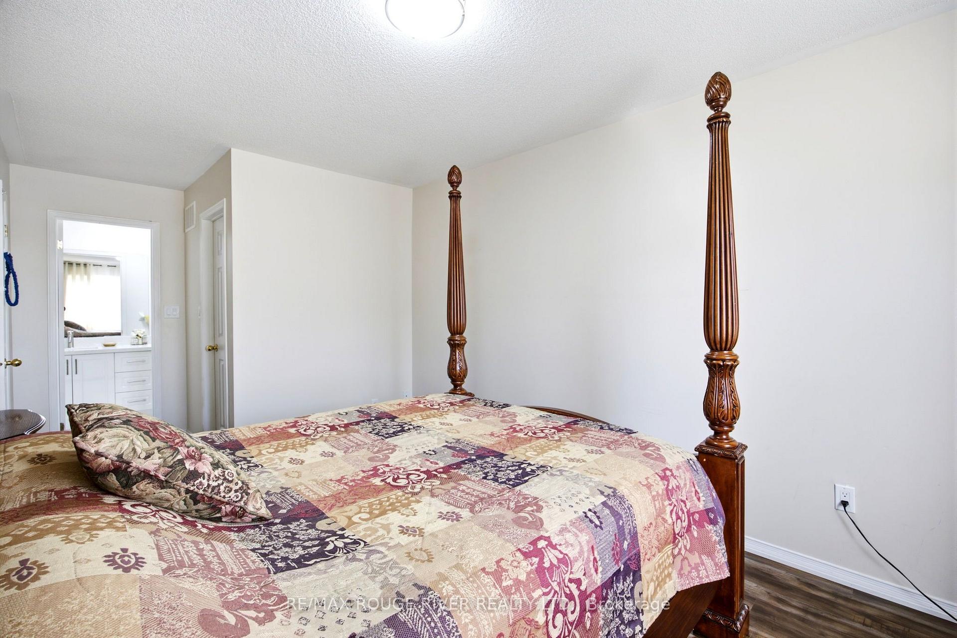 Photo 25 of 37 Michaelman Road, Ajax, South East — HOMEH