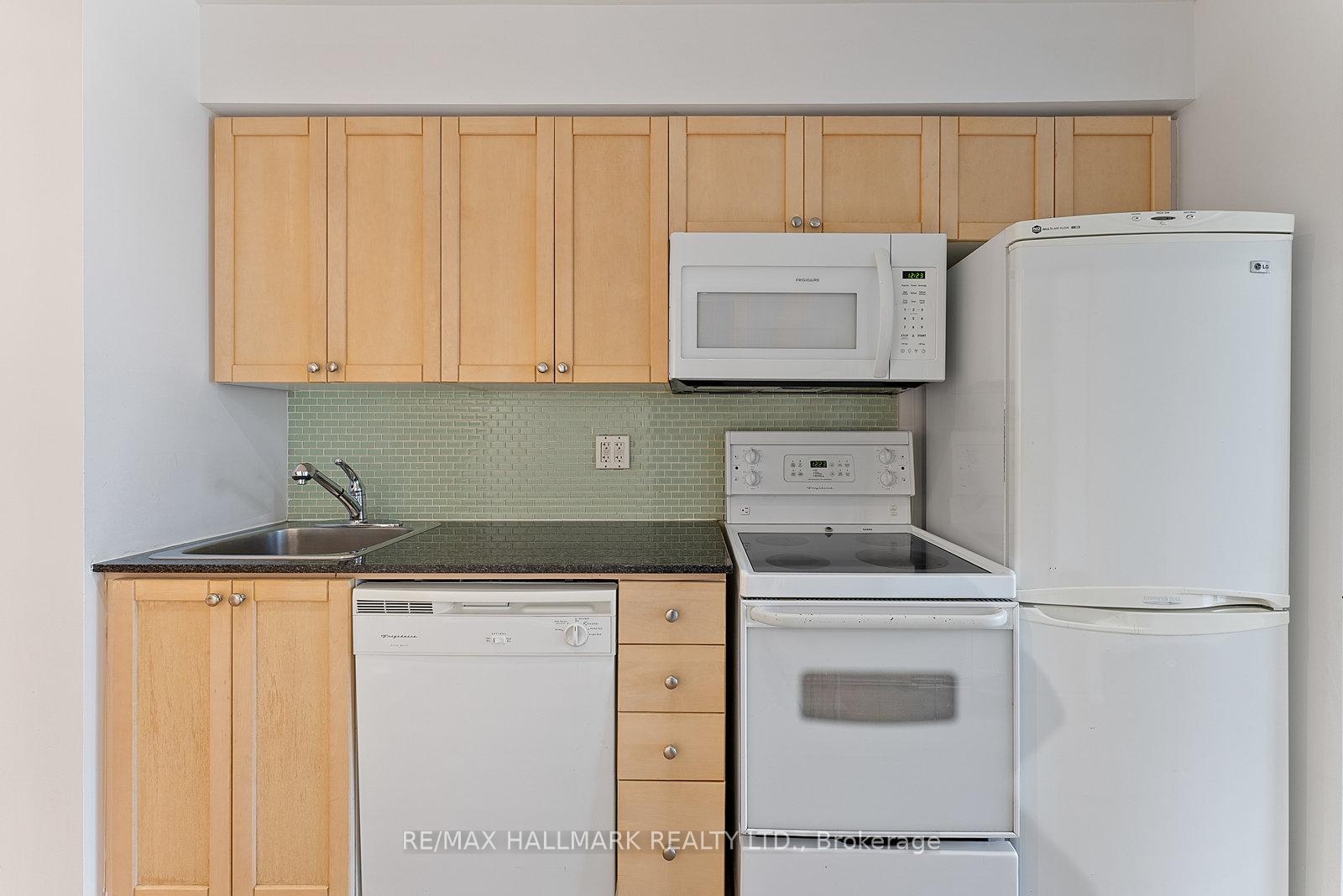 Photo 15 of Unit 902, 50 Lynn Williams Street, Toronto, Niagara — HOMEH