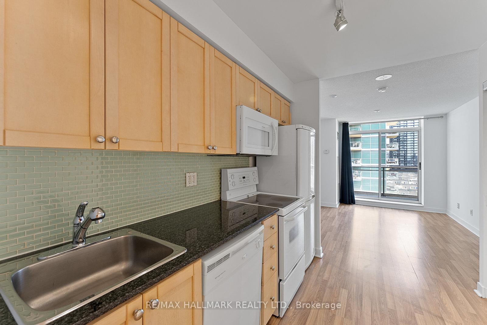 Photo 16 of Unit 902, 50 Lynn Williams Street, Toronto, Niagara — HOMEH
