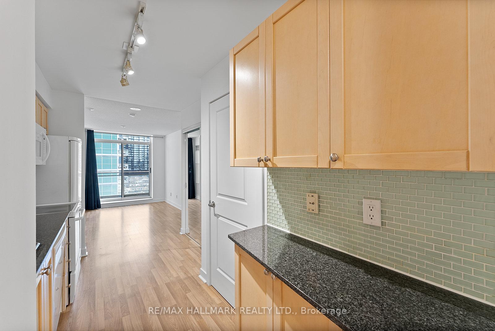 Photo 18 of Unit 902, 50 Lynn Williams Street, Toronto, Niagara — HOMEH