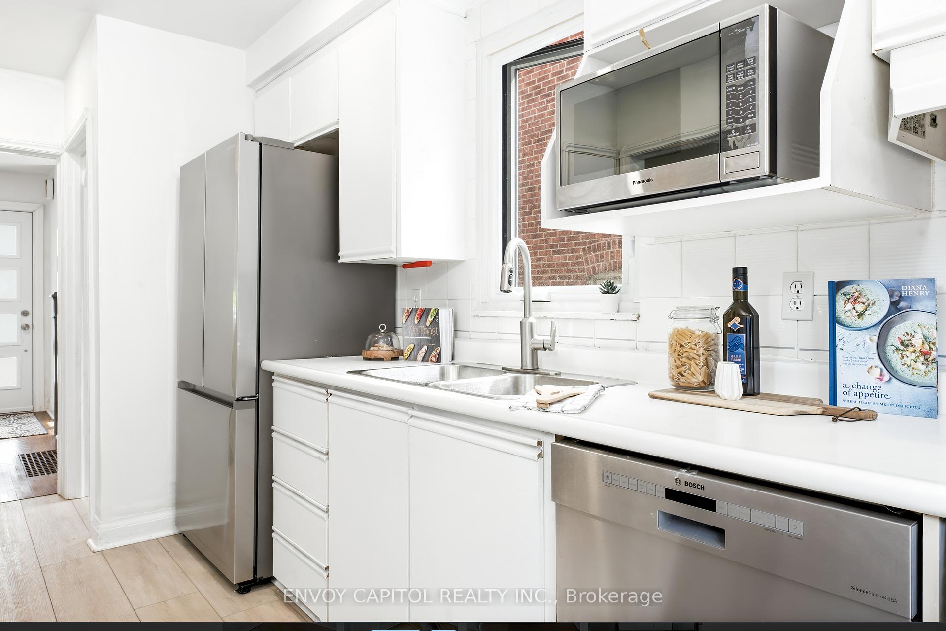 Photo 7 of 6 Thursfield Crescent, Toronto, Leaside — HOMEH