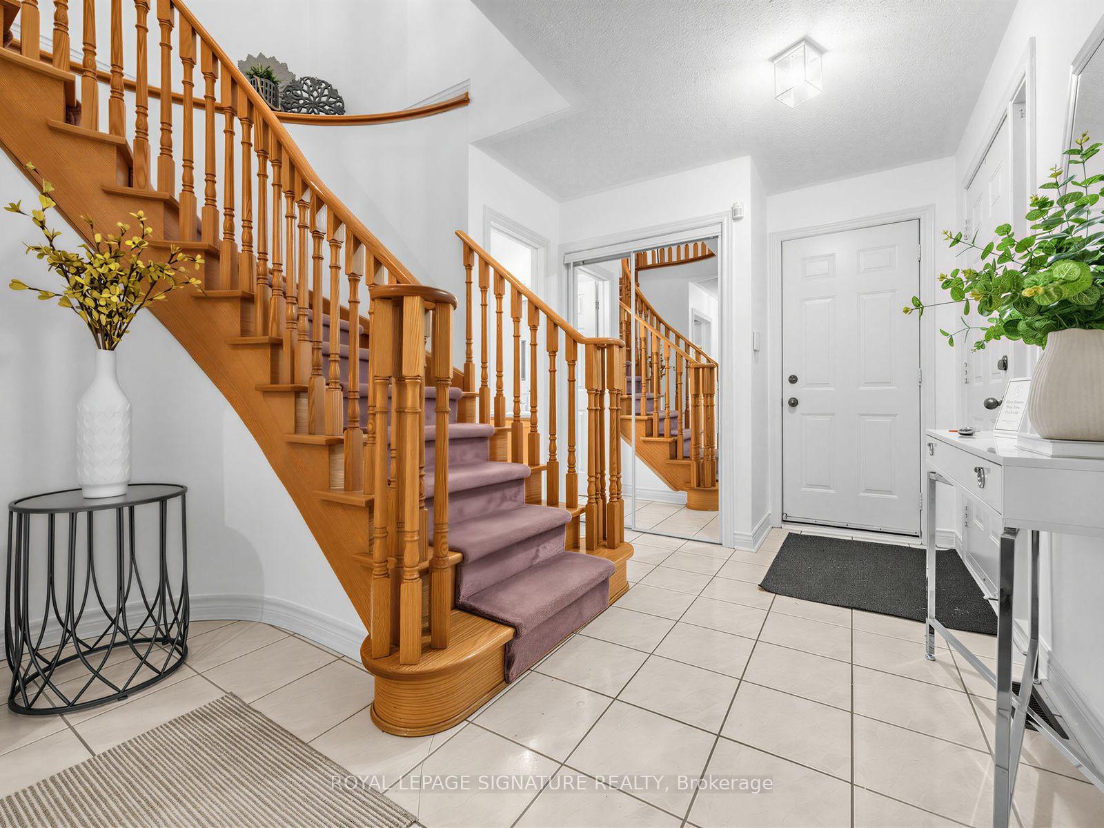 Photo 2 of 2865 Castlebridge Drive, Mississauga, Central Erin Mills — HOMEH