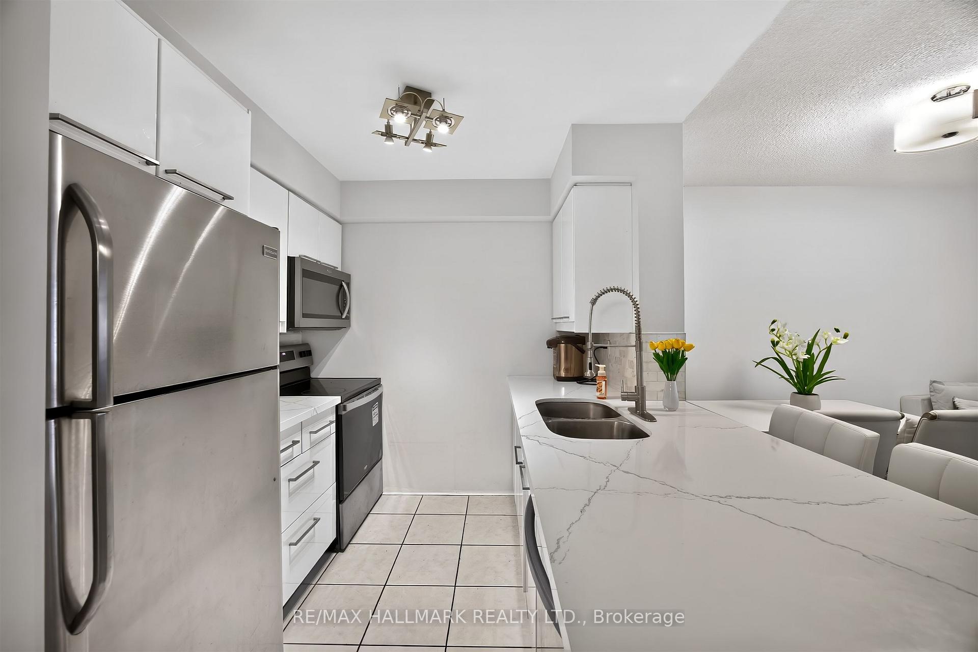 Photo 6 of Unit 812, 155 Beecroft Road, North York, Lansing-Westgate — HOMEH