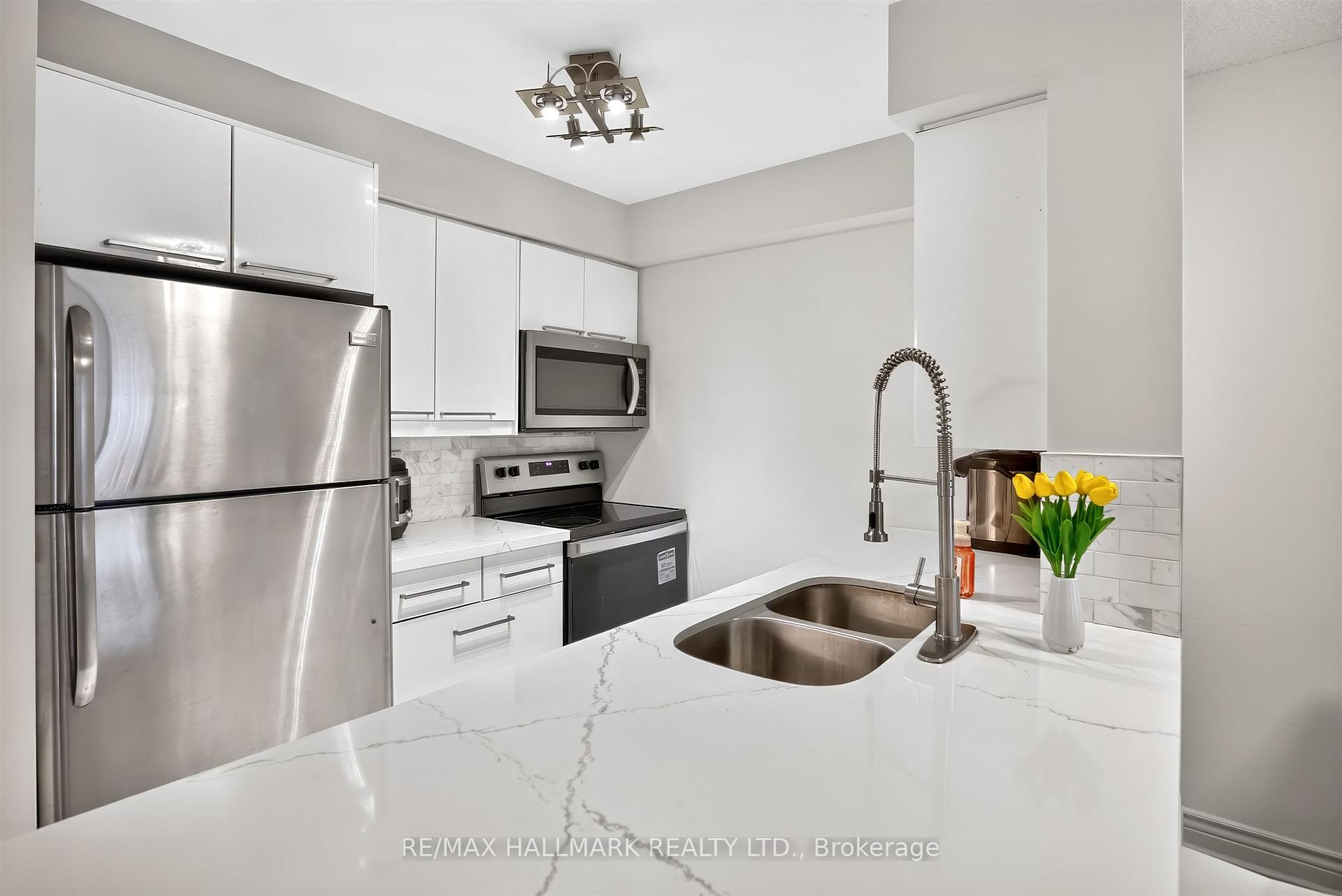 Photo 7 of Unit 812, 155 Beecroft Road, North York, Lansing-Westgate — HOMEH