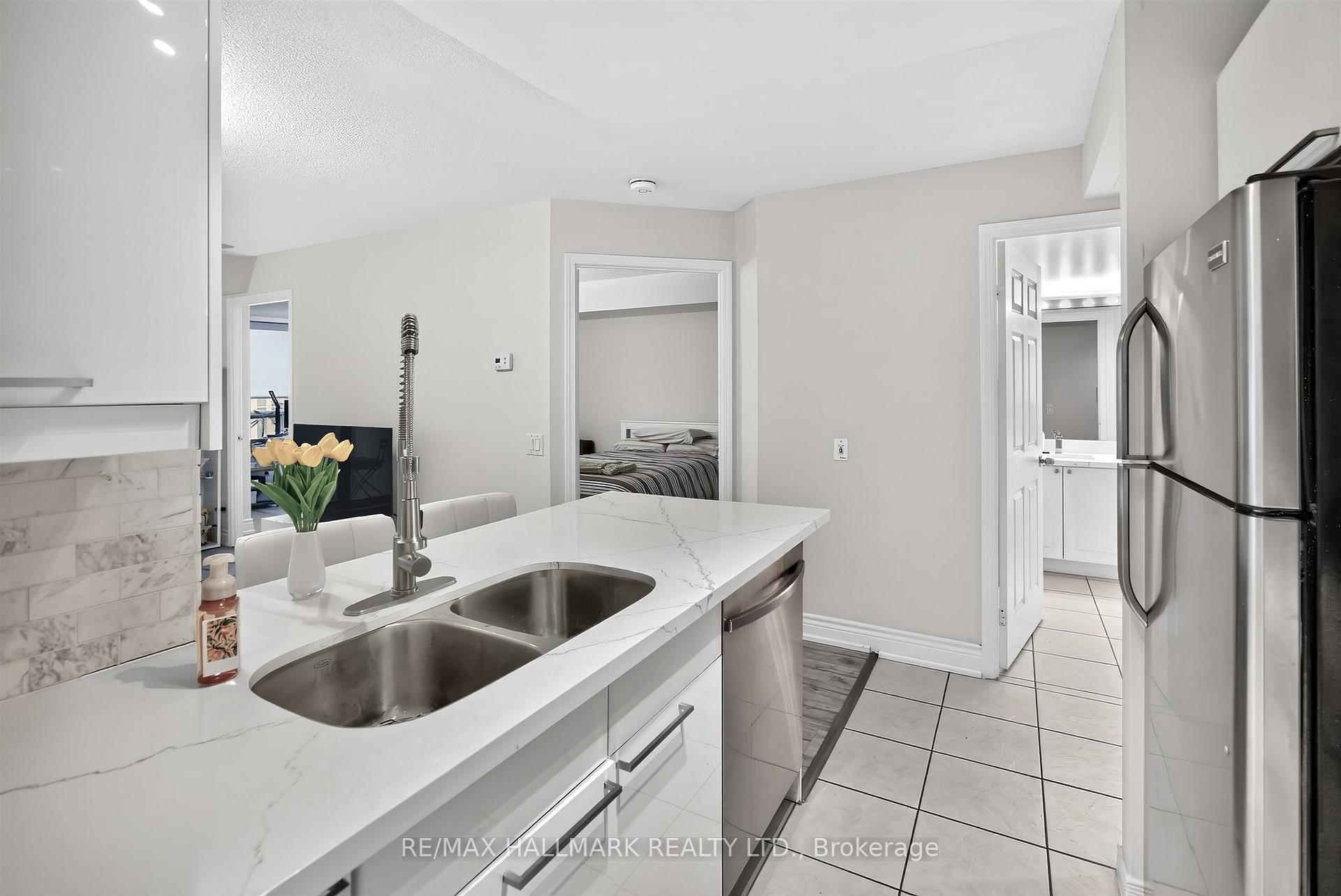 Photo 8 of Unit 812, 155 Beecroft Road, North York, Lansing-Westgate — HOMEH