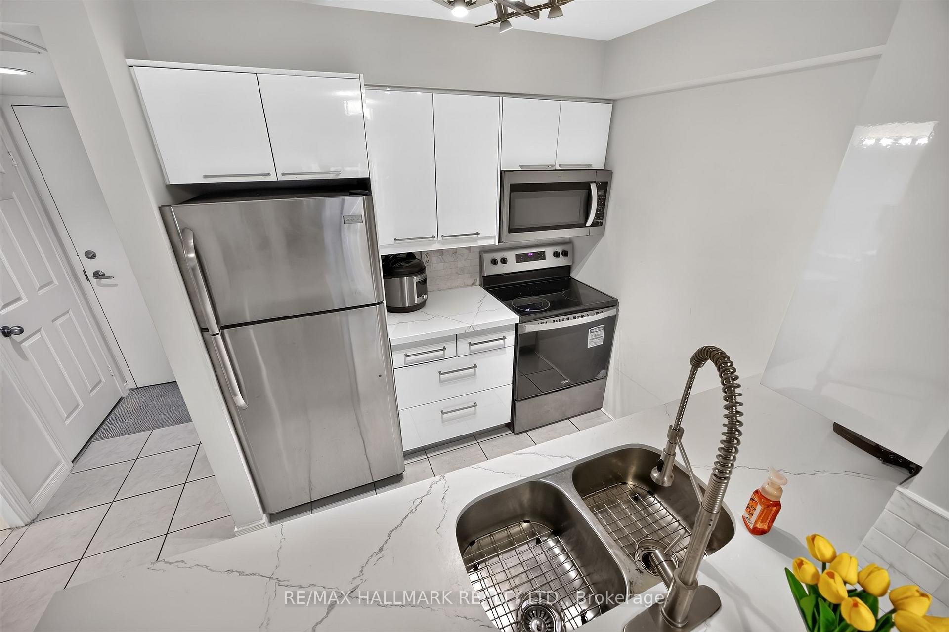 Photo 9 of Unit 812, 155 Beecroft Road, North York, Lansing-Westgate — HOMEH