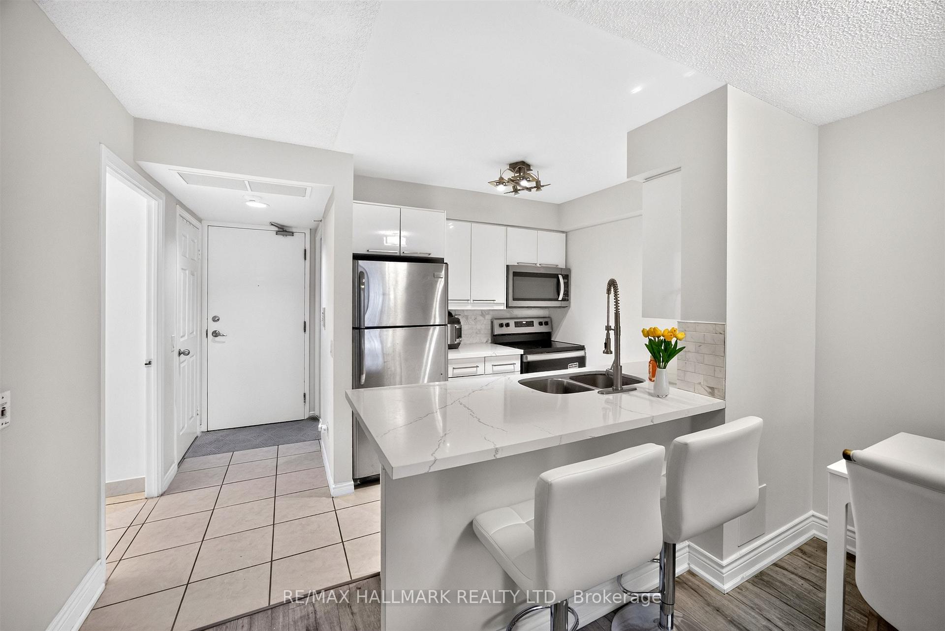 Photo 10 of Unit 812, 155 Beecroft Road, North York, Lansing-Westgate — HOMEH