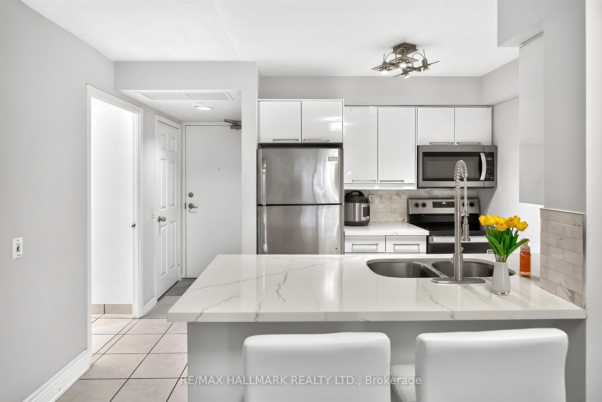 Photo 11 of Unit 812, 155 Beecroft Road, North York, Lansing-Westgate — HOMEH