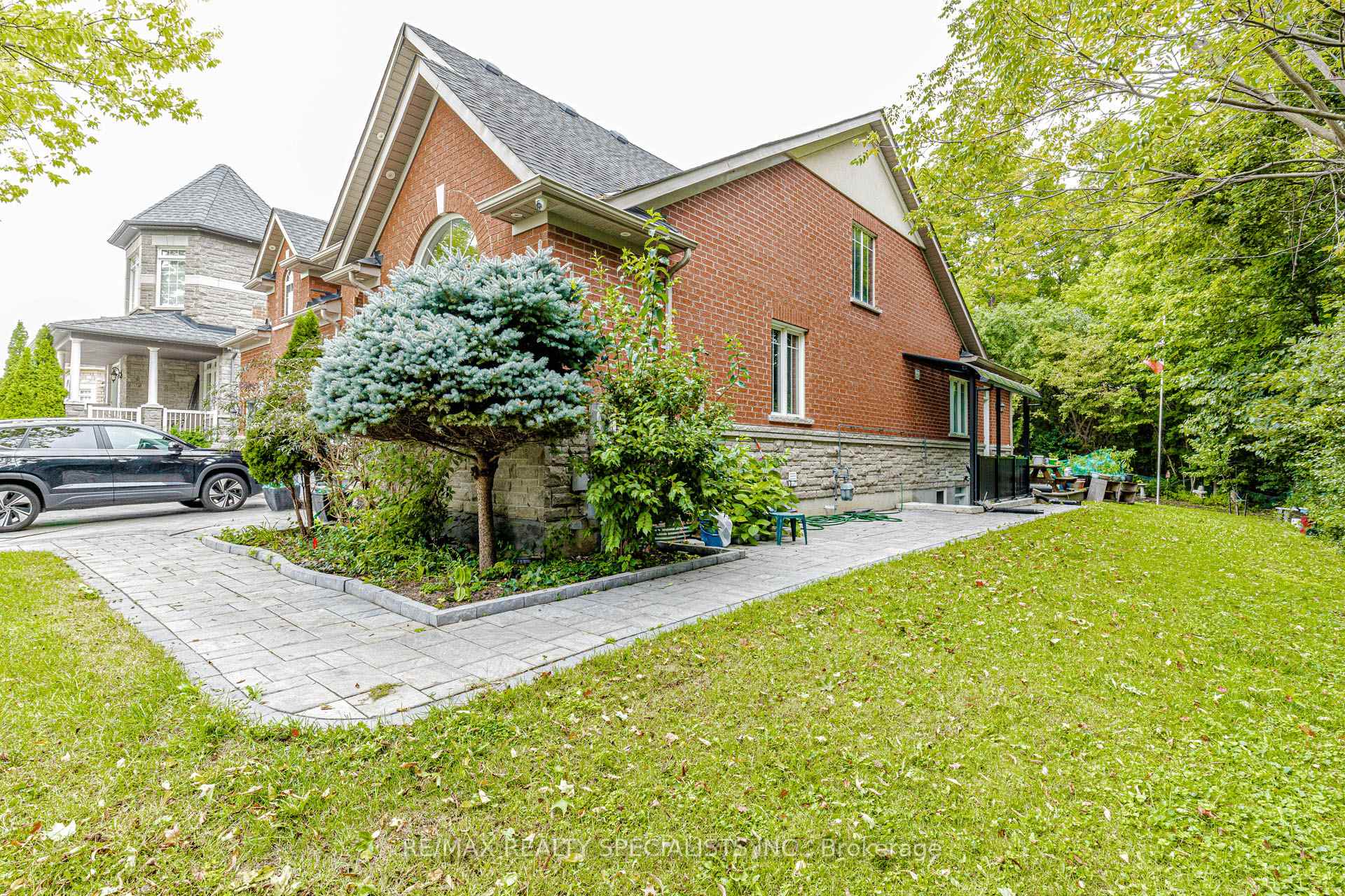 Photo 4 of Unit Basement, 46 Upperlinks Drive, Brampton, Bram East — HOMEH