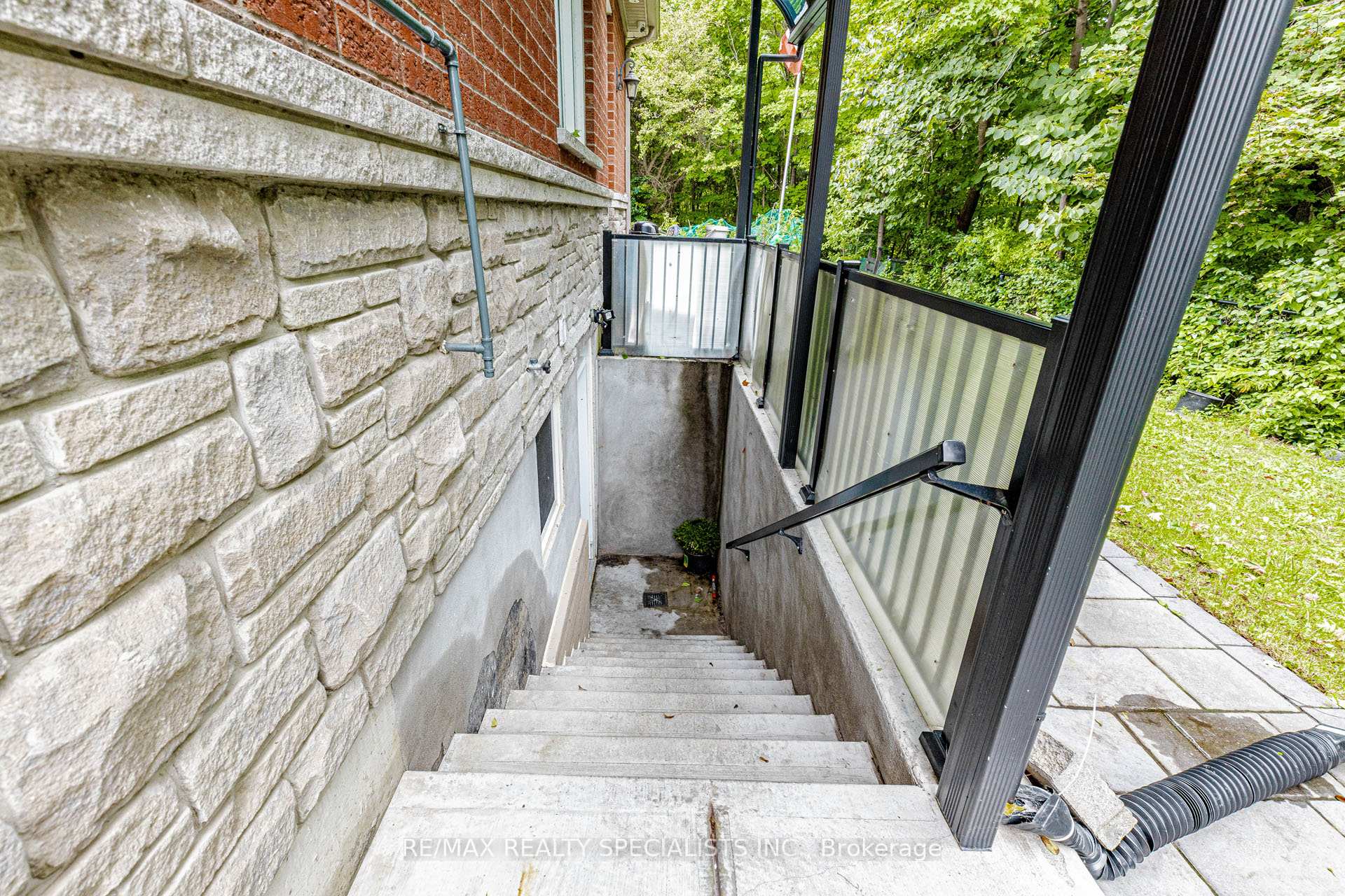 Photo 6 of Unit Basement, 46 Upperlinks Drive, Brampton, Bram East — HOMEH