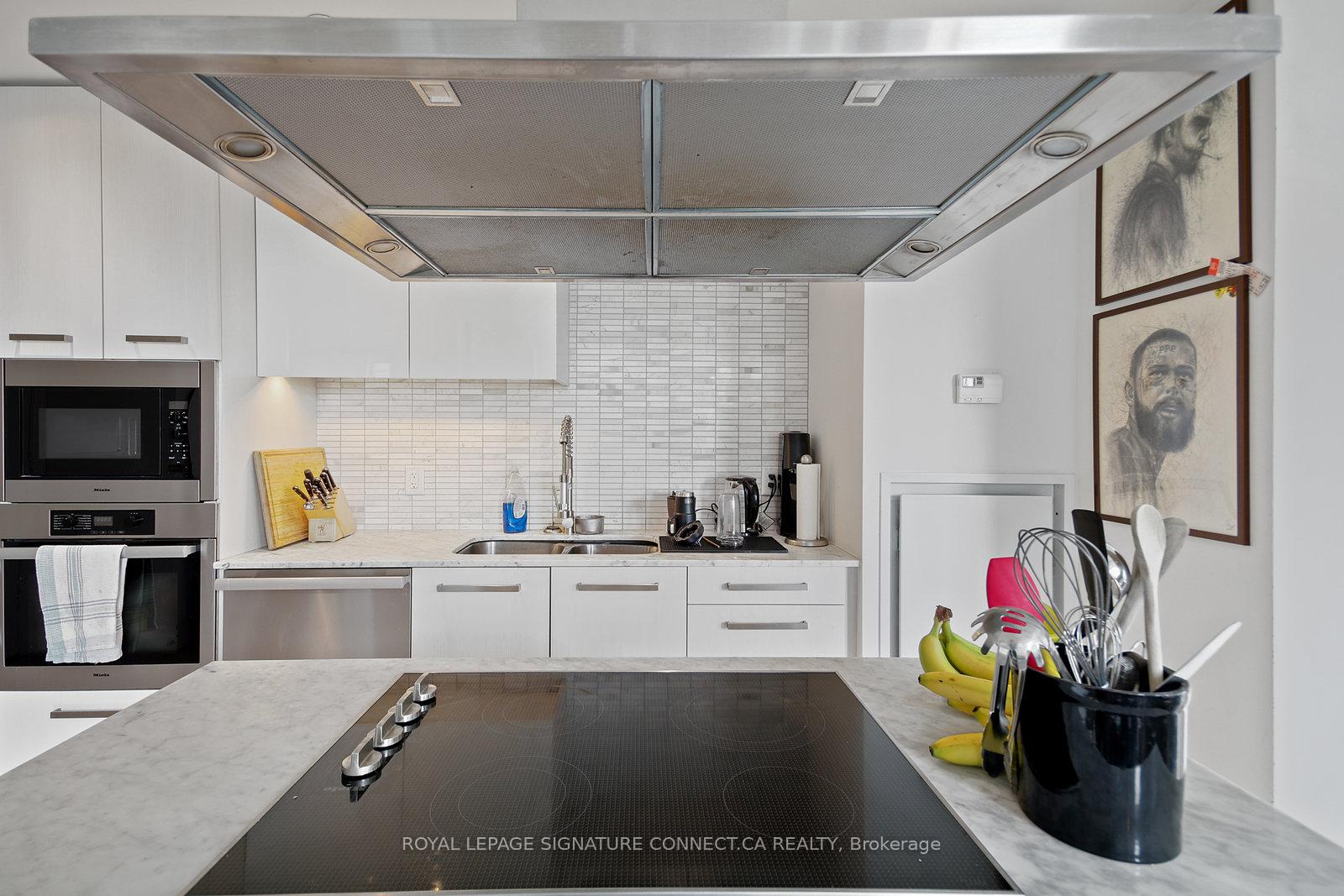 Photo 9 of Unit 808, 8 The Esplanade, Toronto, Waterfront Communities — HOMEH