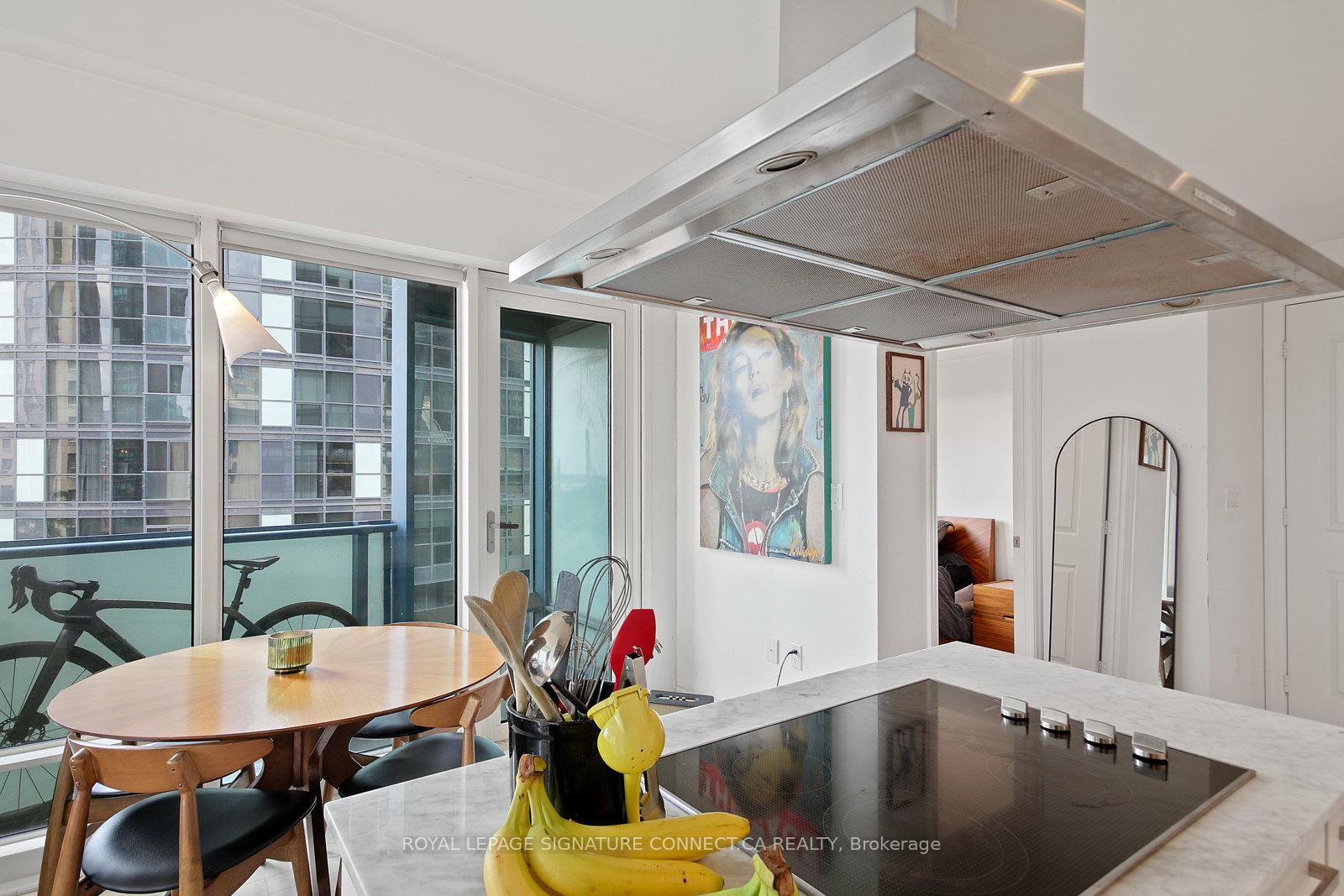 Photo 11 of Unit 808, 8 The Esplanade, Toronto, Waterfront Communities — HOMEH