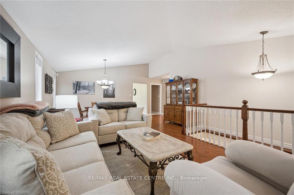 Photo 3 of 555 Killbear Court, Waterloo, Conservation Meadows — HOMEH