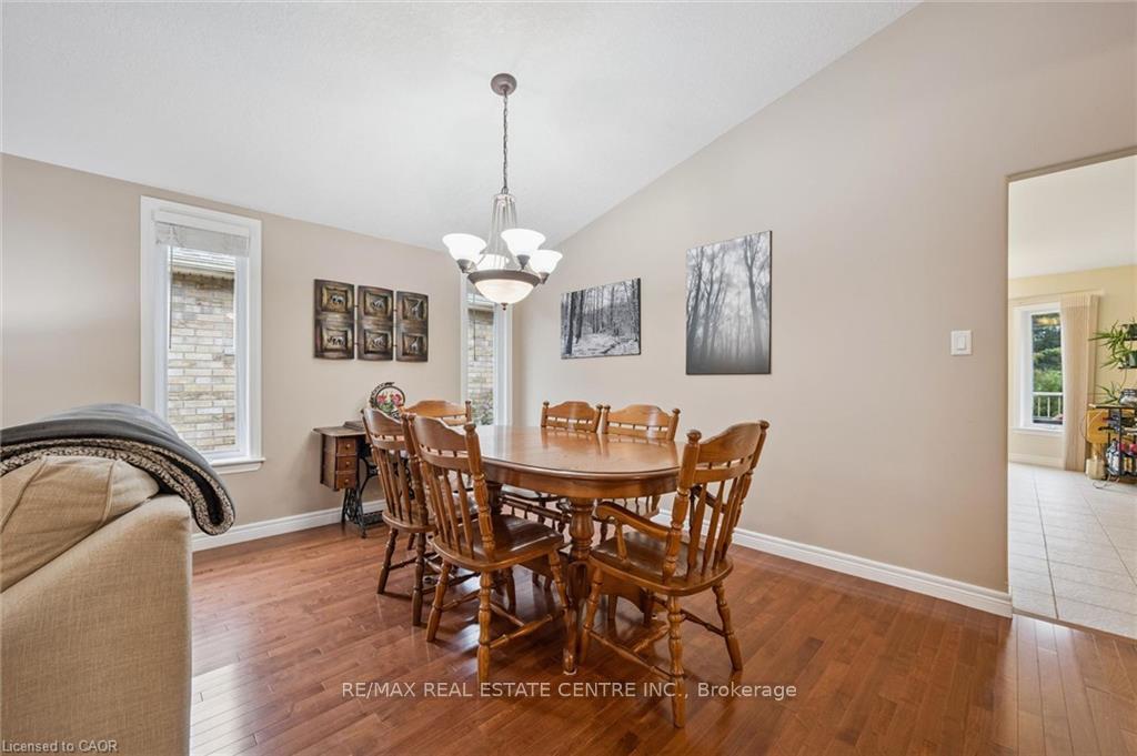 Photo 4 of 555 Killbear Court, Waterloo, Conservation Meadows — HOMEH
