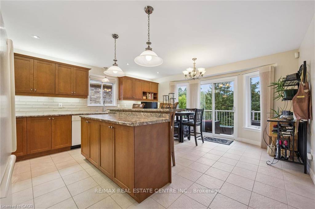Photo 5 of 555 Killbear Court, Waterloo, Conservation Meadows — HOMEH