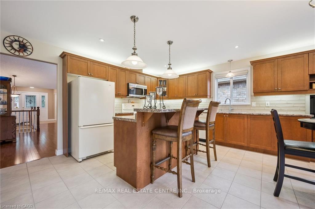 Photo 6 of 555 Killbear Court, Waterloo, Conservation Meadows — HOMEH