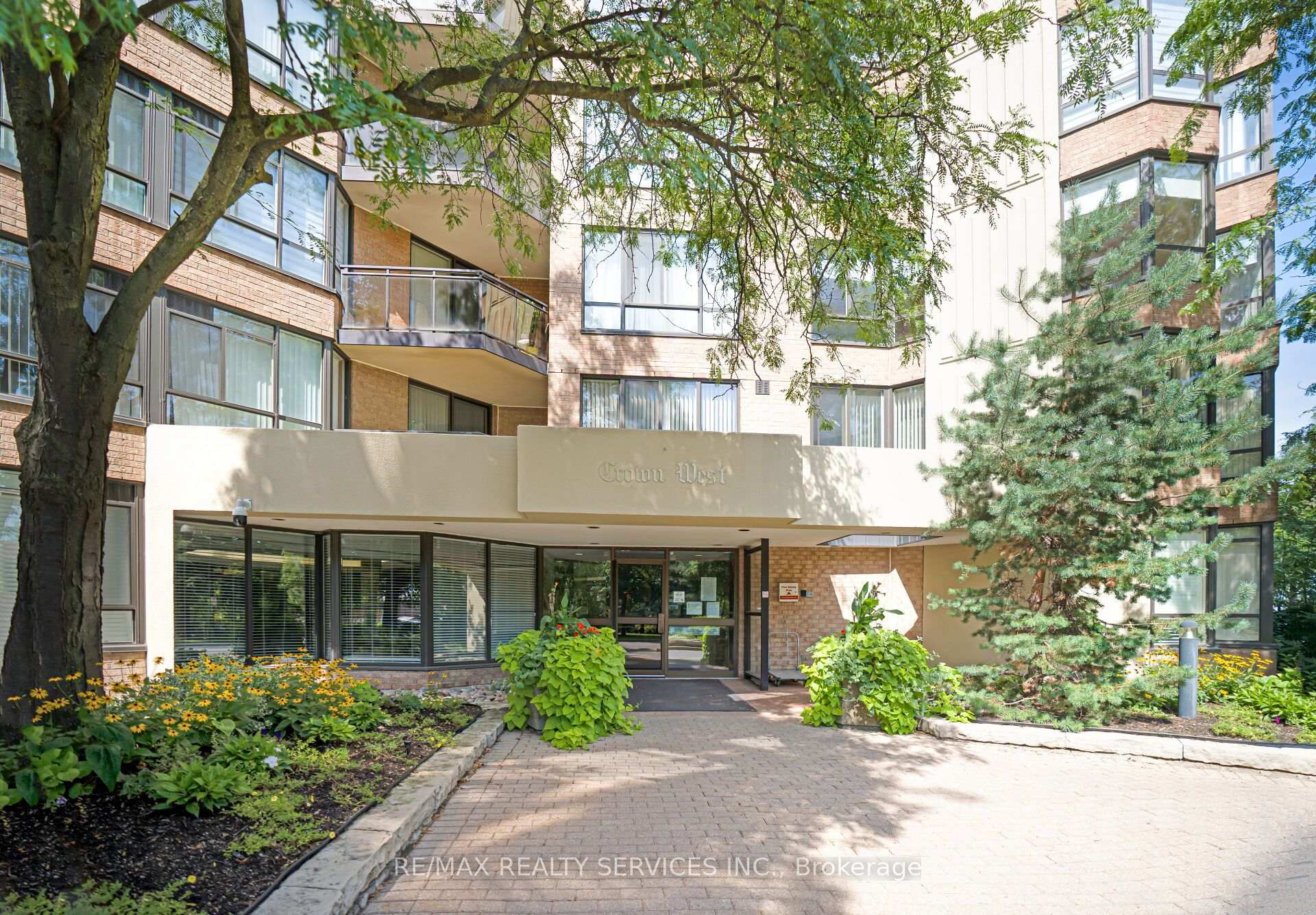 Photo 4 of Unit 1606, 20 Cherrytree Drive, Brampton, Fletcher's Creek South — HOMEH
