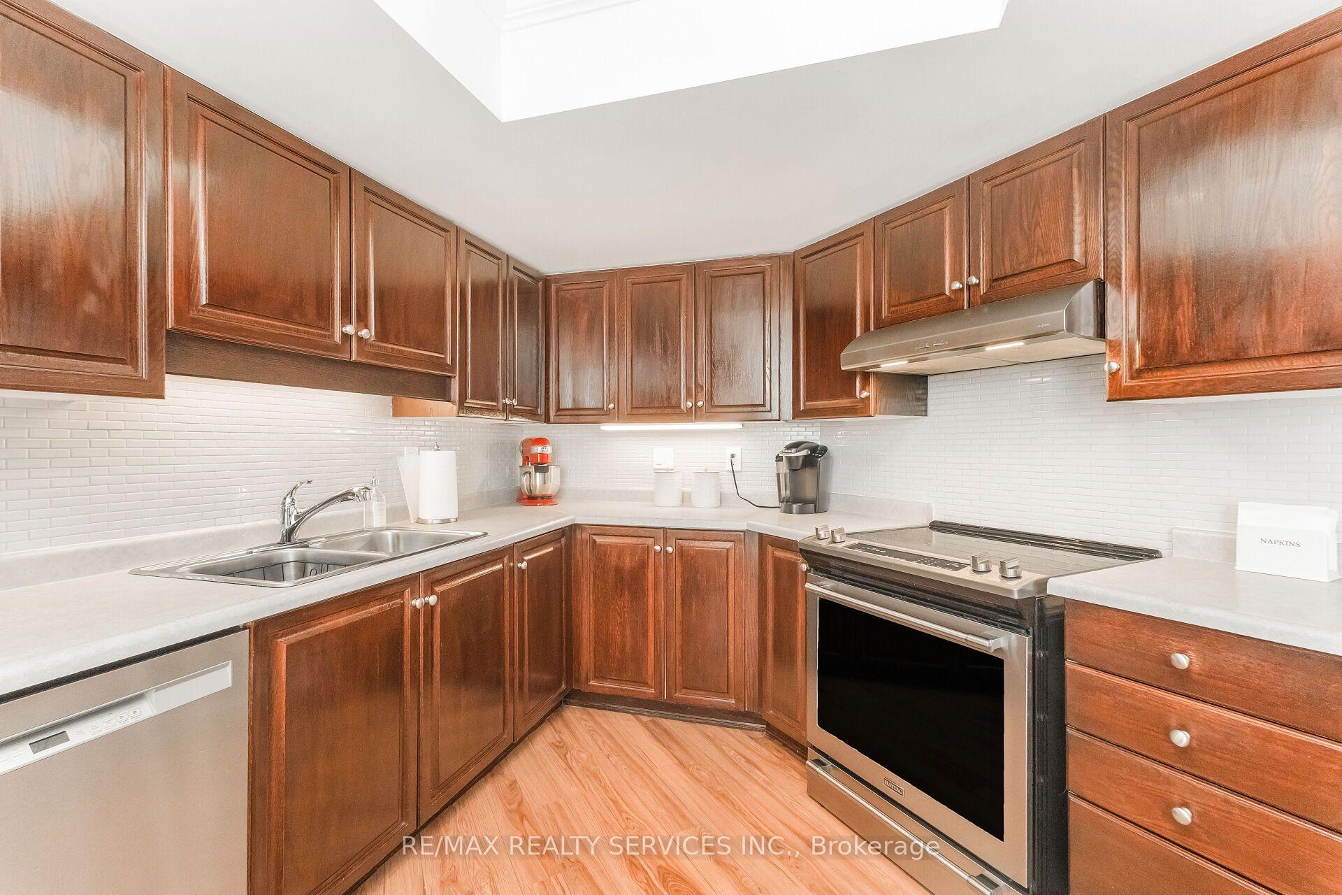 Photo 17 of Unit 1606, 20 Cherrytree Drive, Brampton, Fletcher's Creek South — HOMEH