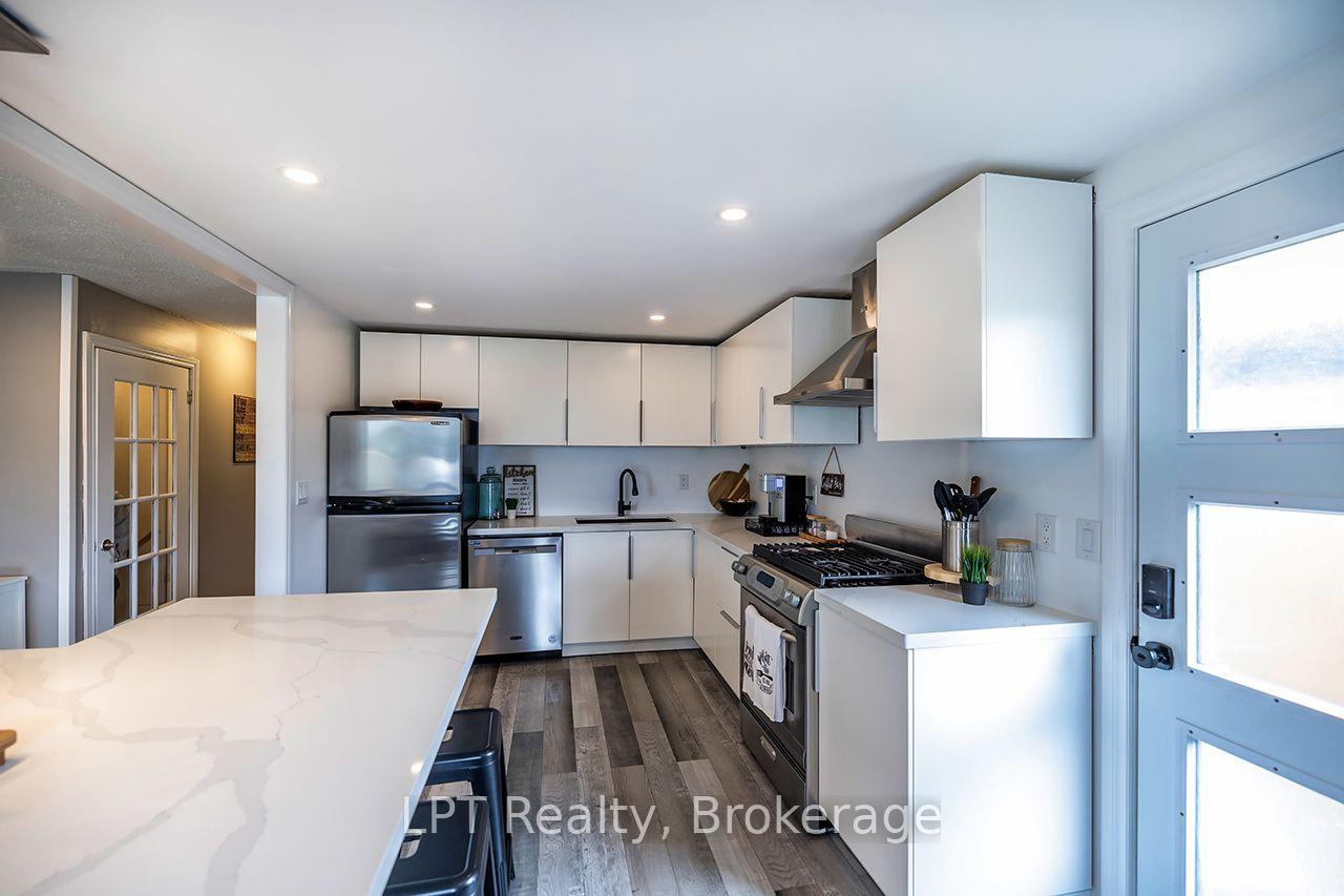 Photo 5 of 755 Wesley Drive, Oshawa, Donevan — HOMEH