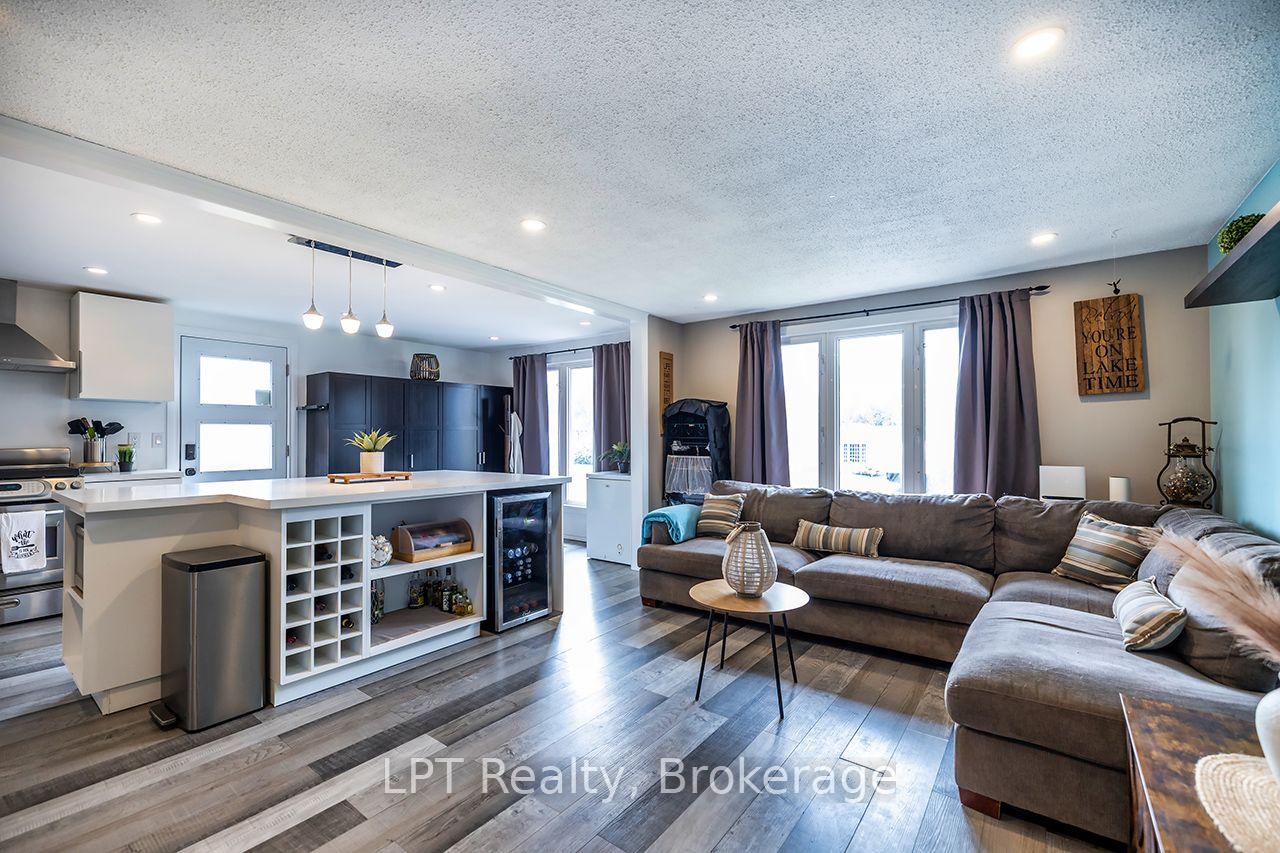 Photo 11 of 755 Wesley Drive, Oshawa, Donevan — HOMEH