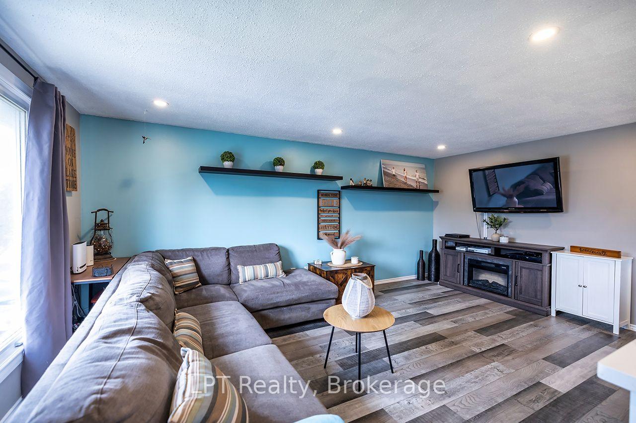 Photo 12 of 755 Wesley Drive, Oshawa, Donevan — HOMEH