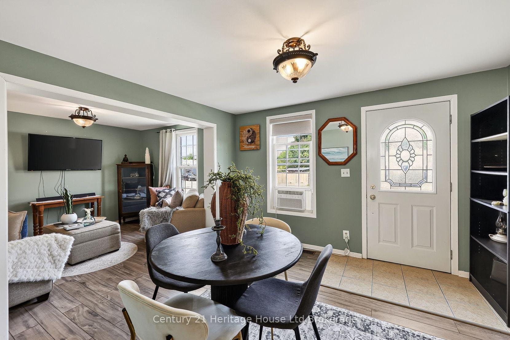 Photo 6 of 138 Main Street, Woodstock, Woodstock - South — HOMEH