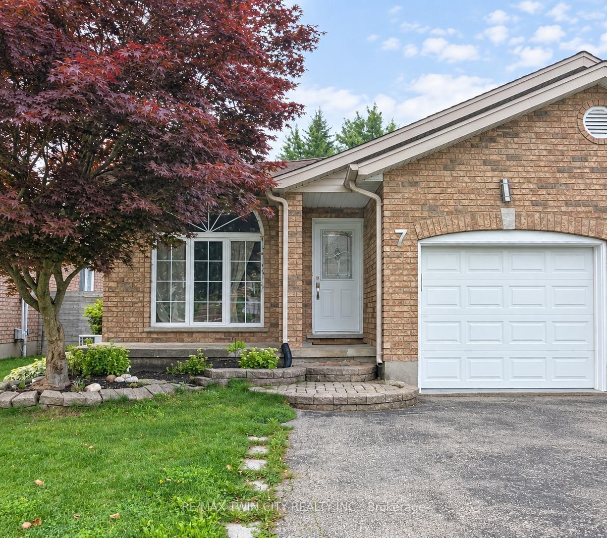 Photo 2 of 7 Briarfield Street, Kitchener, Idlewood — HOMEH