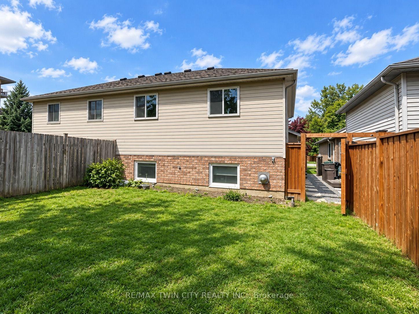 Photo 33 of 7 Briarfield Street, Kitchener, Idlewood — HOMEH