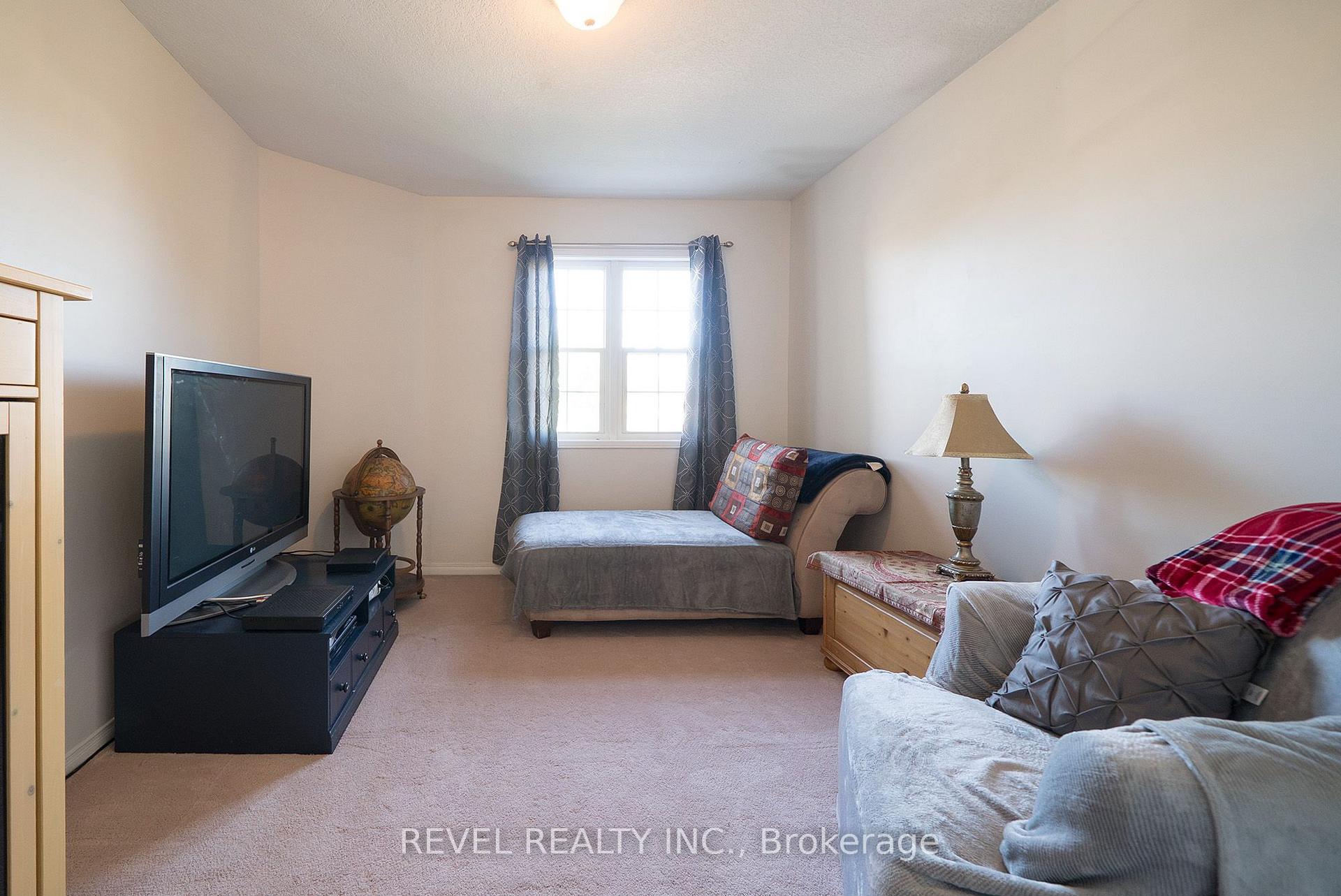 Photo 28 of 51 Webb Avenue, Brantford, Empire — HOMEH